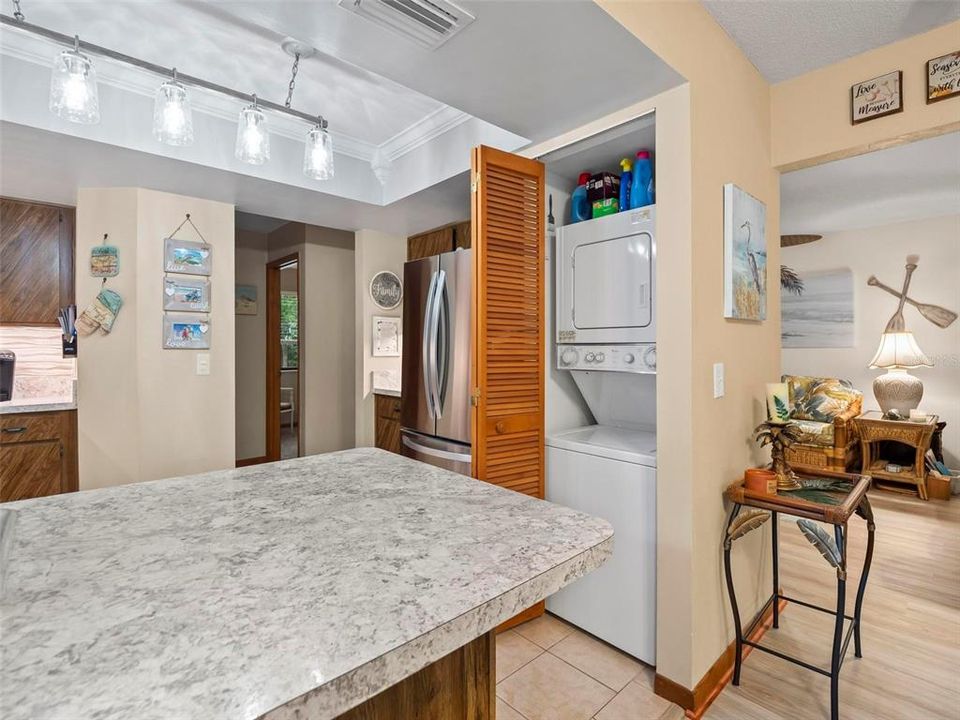 Active With Contract: $189,900 (2 beds, 2 baths, 950 Square Feet)