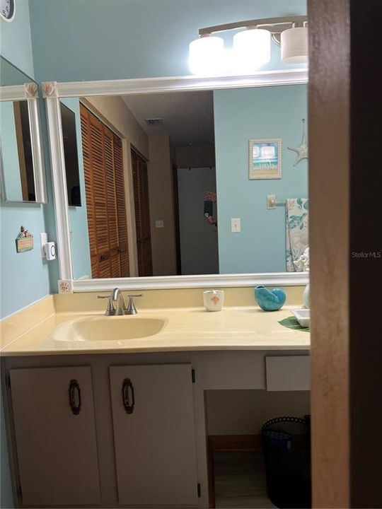 Active With Contract: $189,900 (2 beds, 2 baths, 950 Square Feet)