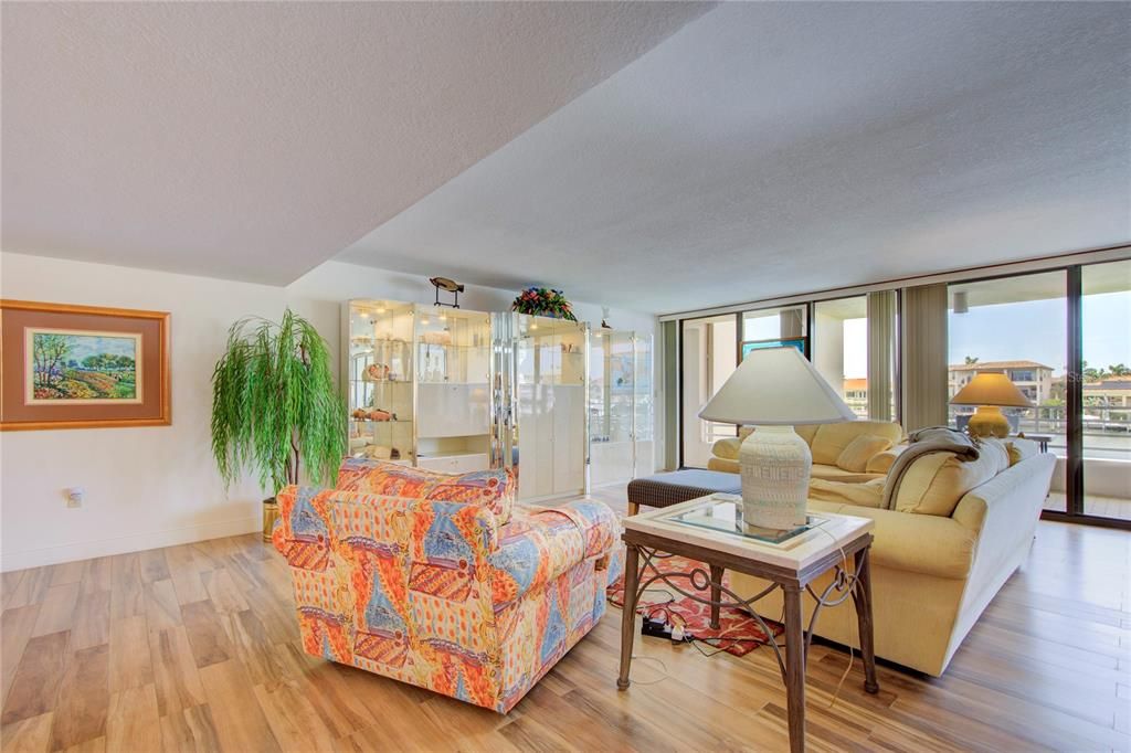 For Sale: $845,000 (2 beds, 2 baths, 1980 Square Feet)