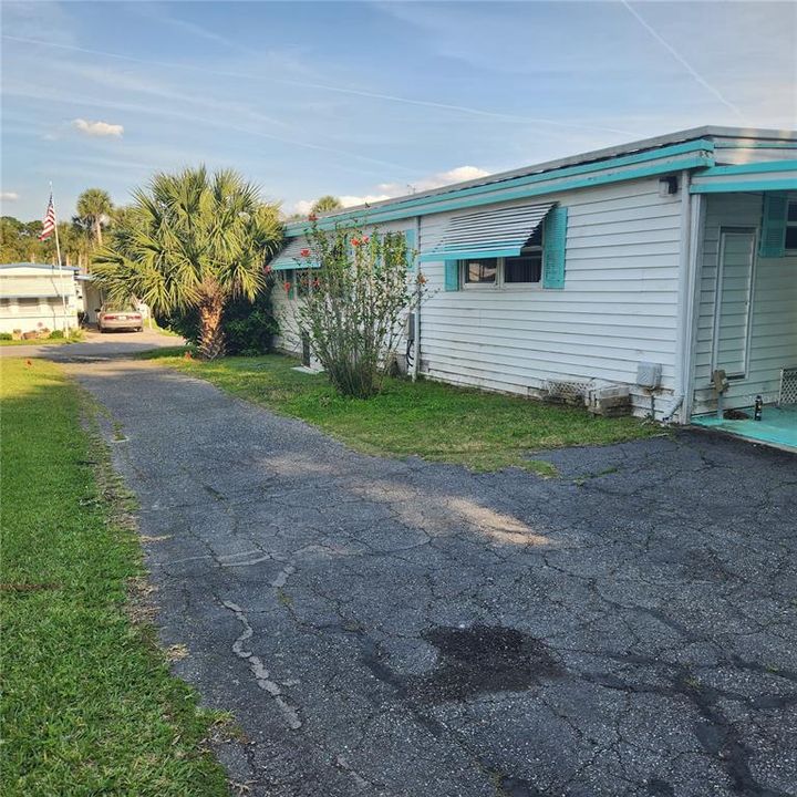 Side Drive/ access to rear carport