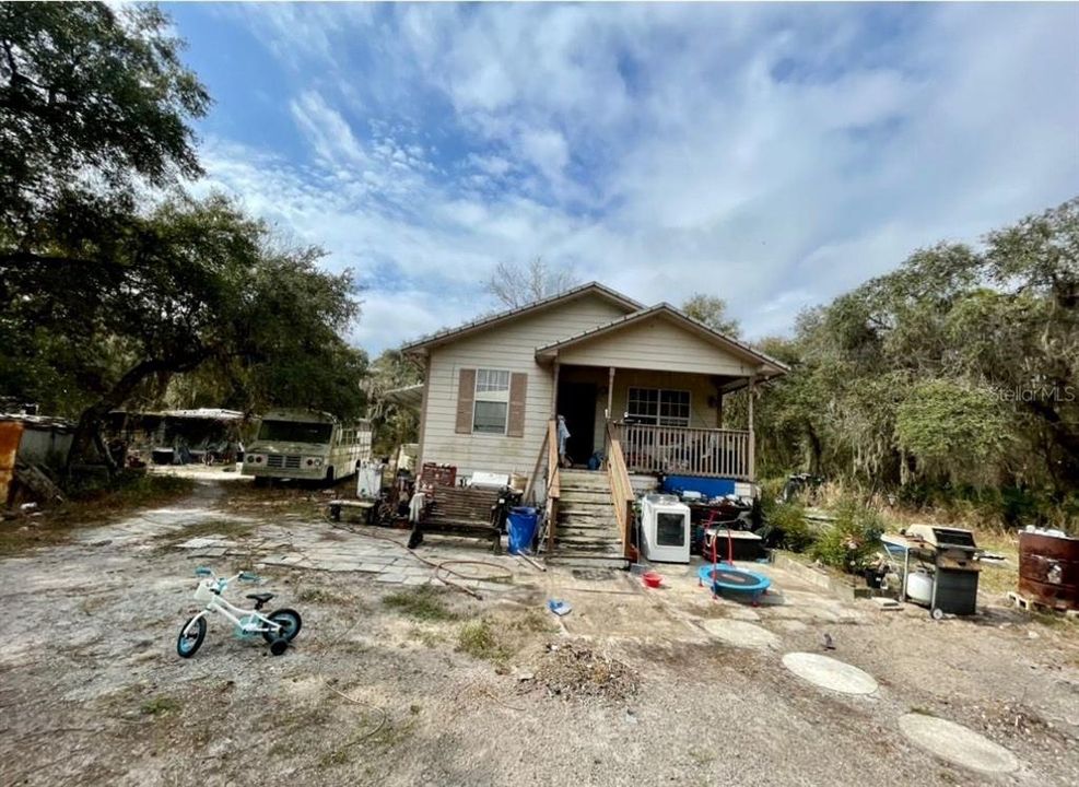 Recently Sold: $400,000 (3 beds, 2 baths, 1068 Square Feet)