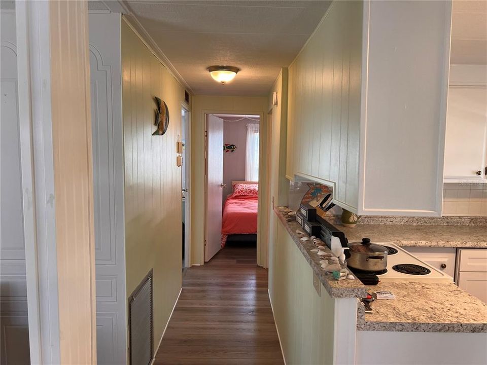 For Sale: $184,500 (2 beds, 2 baths, 864 Square Feet)