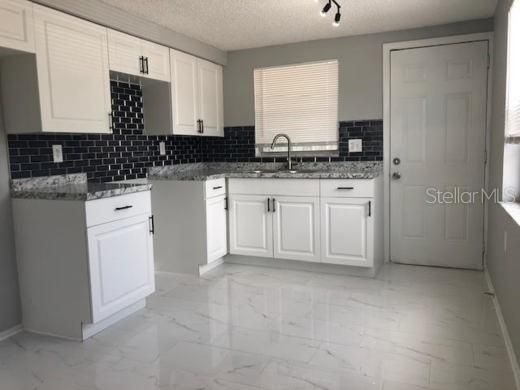 For Rent: $1,350 (2 beds, 1 baths, 756 Square Feet)