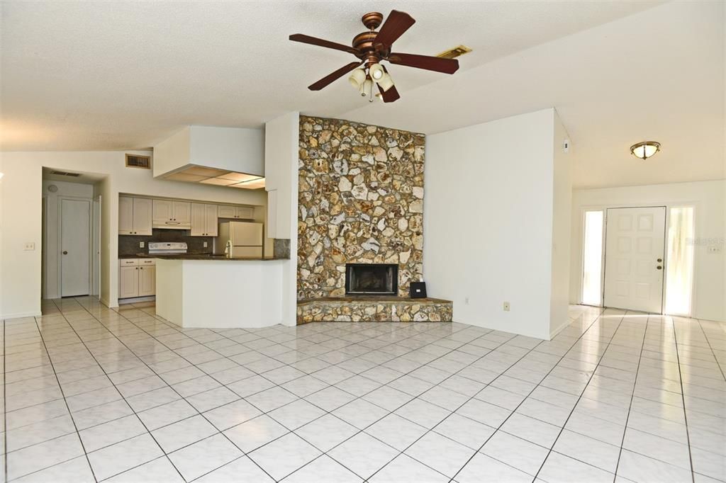 For Rent: $2,950 (4 beds, 3 baths, 2800 Square Feet)