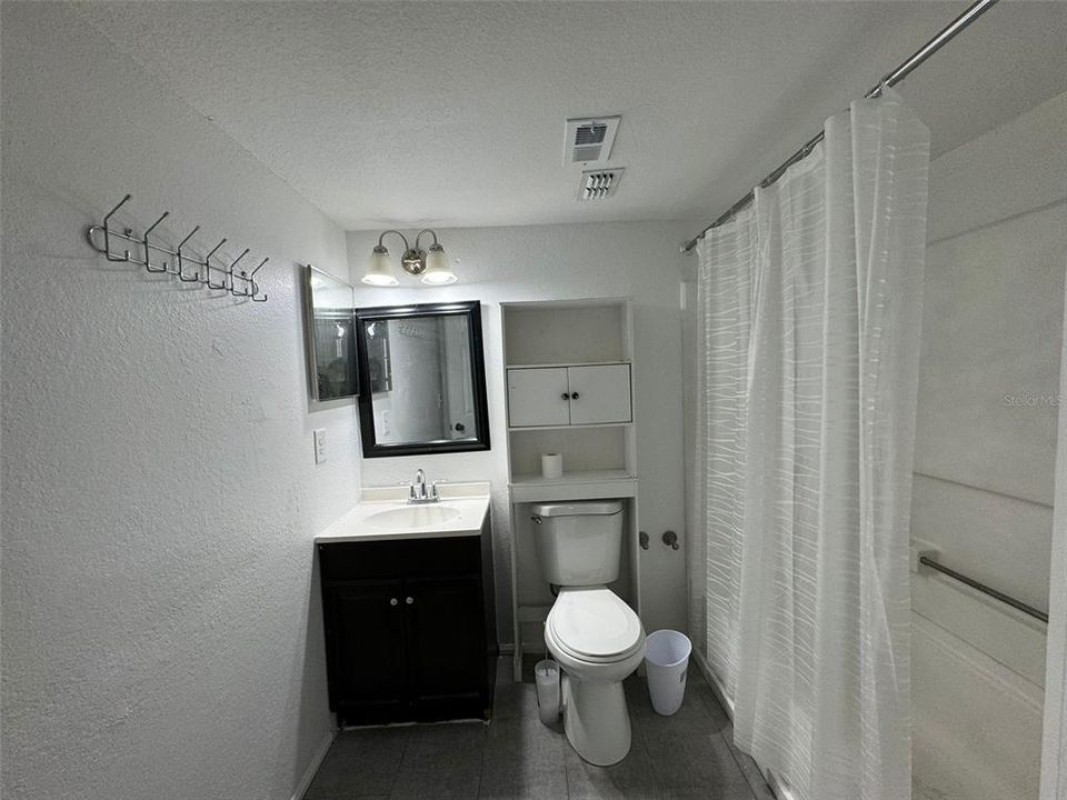 最近租的: $1,350 (1 贝兹, 1 浴室, 535 平方英尺)