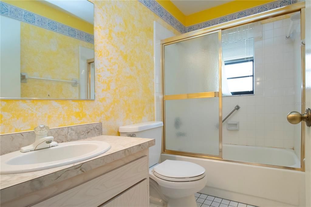 待售: $240,000 (2 贝兹, 2 浴室, 2027 平方英尺)