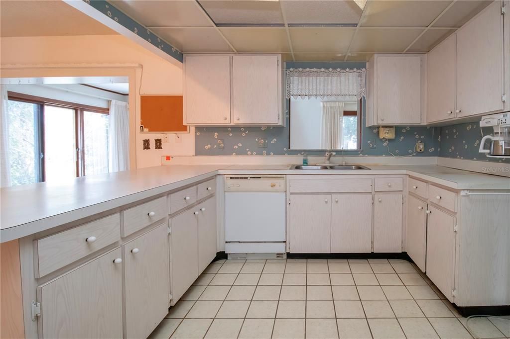 For Sale: $240,000 (2 beds, 2 baths, 2027 Square Feet)