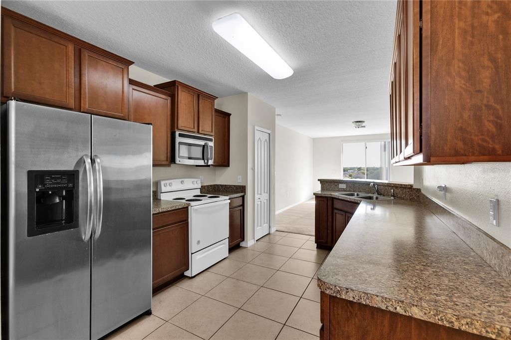Active With Contract: $1,900 (4 beds, 2 baths, 1650 Square Feet)