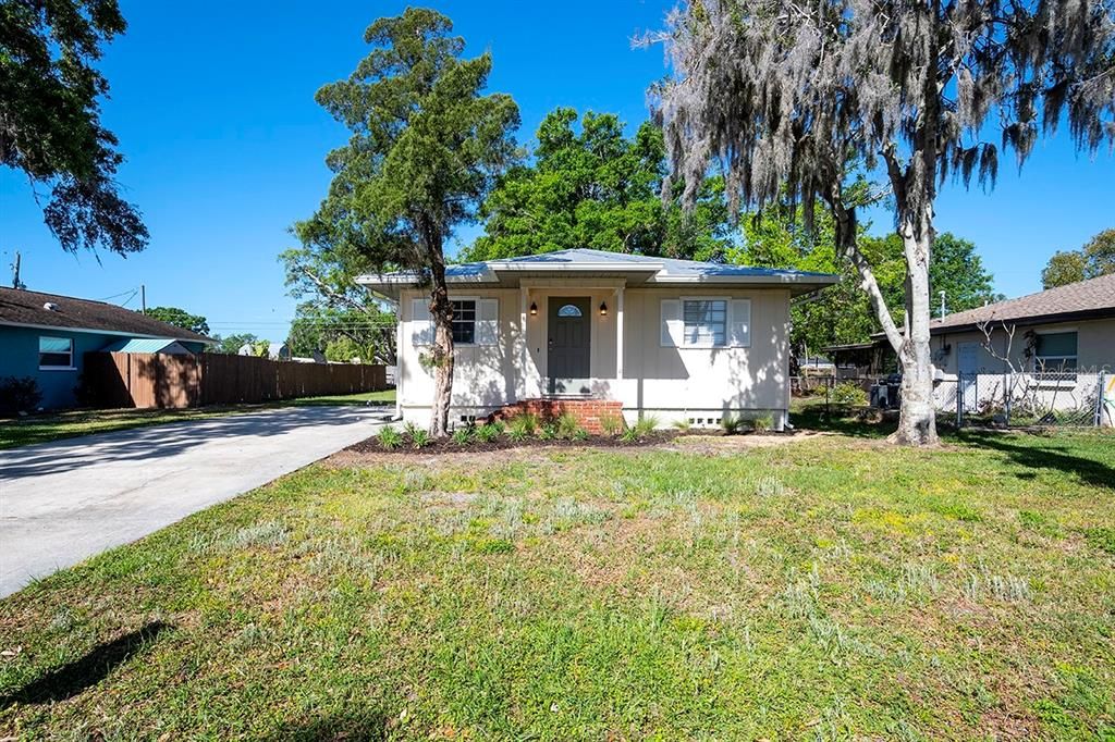 Recently Rented: $2,300 (3 beds, 2 baths, 1302 Square Feet)