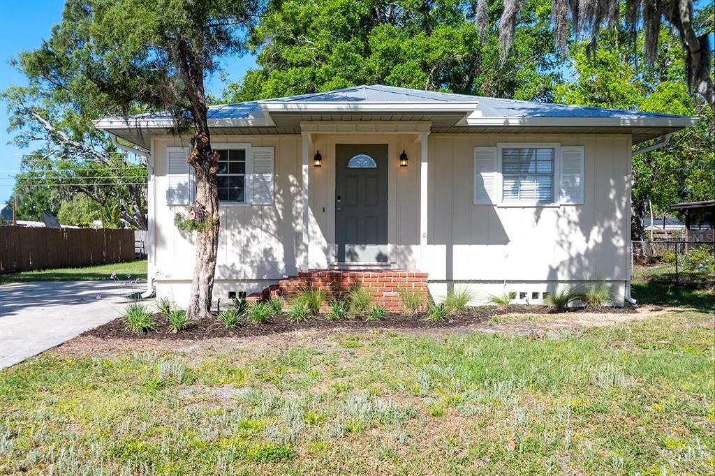 Recently Rented: $2,300 (3 beds, 2 baths, 1302 Square Feet)