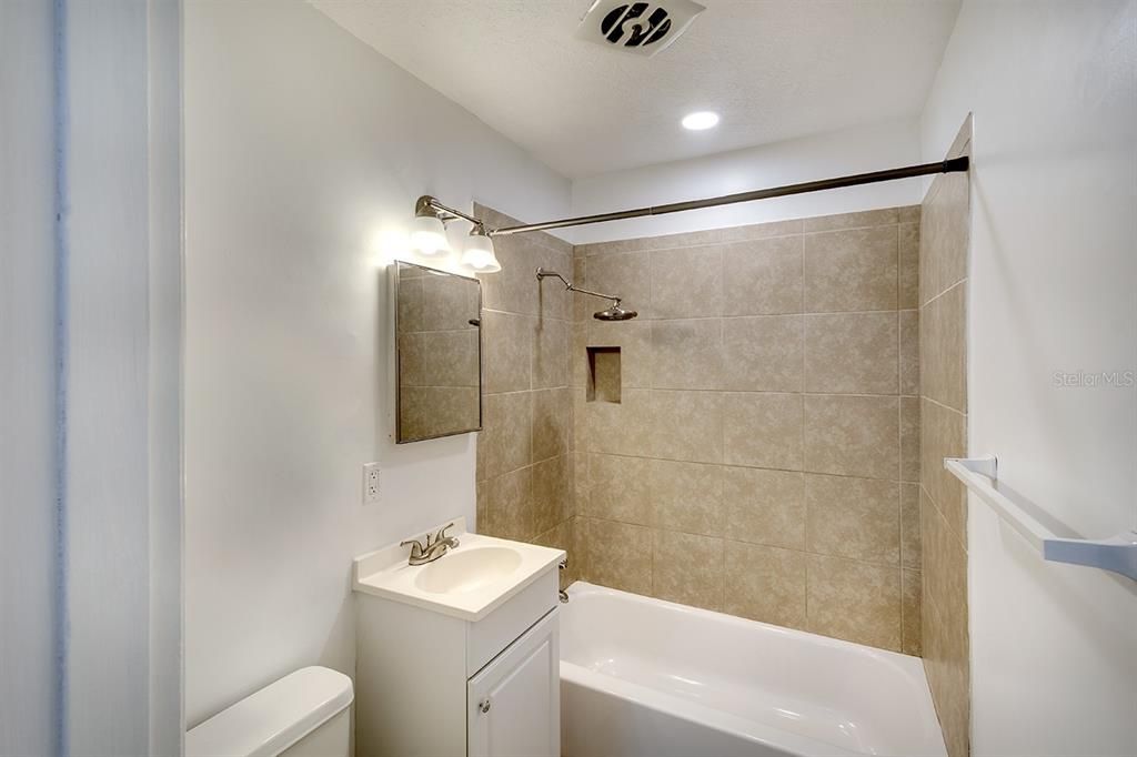 最近租的: $2,300 (3 贝兹, 2 浴室, 1302 平方英尺)