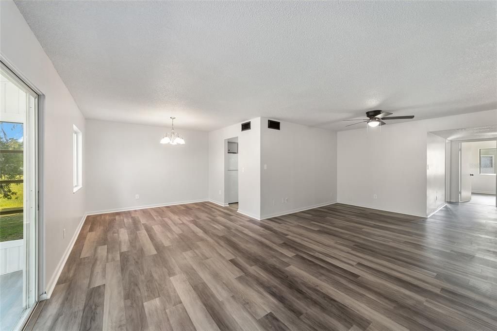Active With Contract: $149,900 (3 beds, 2 baths, 1304 Square Feet)