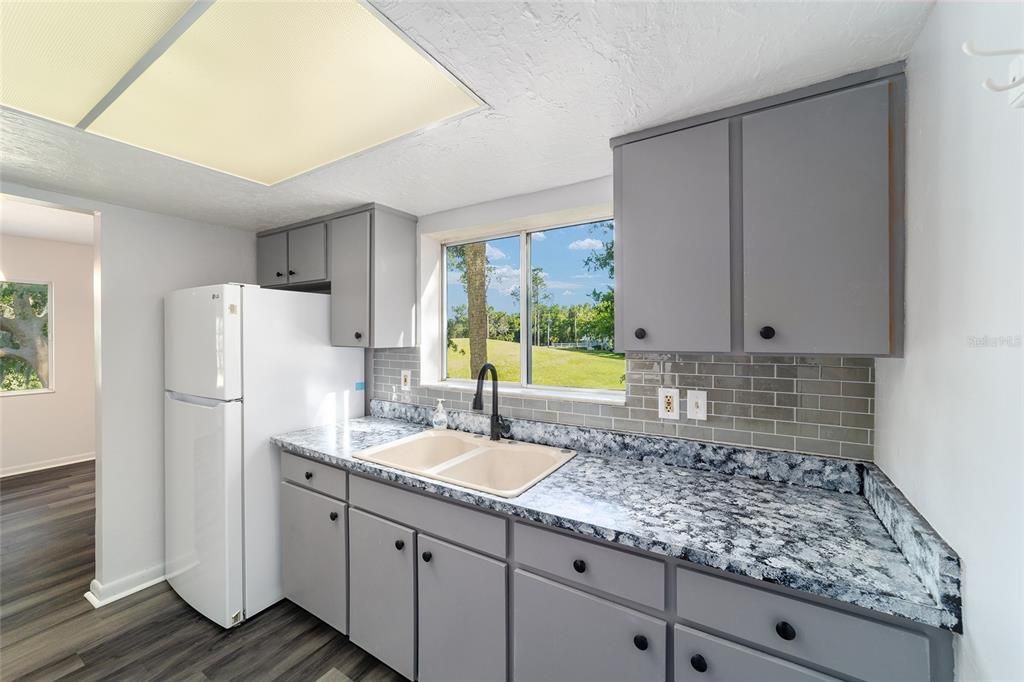 Active With Contract: $149,900 (3 beds, 2 baths, 1304 Square Feet)