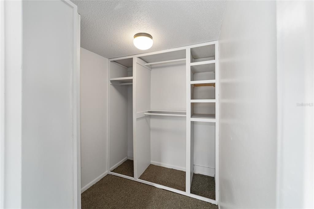 Active With Contract: $135,900 (2 beds, 2 baths, 1304 Square Feet)