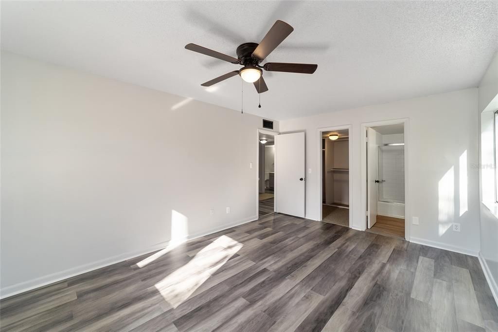 Active With Contract: $149,900 (3 beds, 2 baths, 1304 Square Feet)