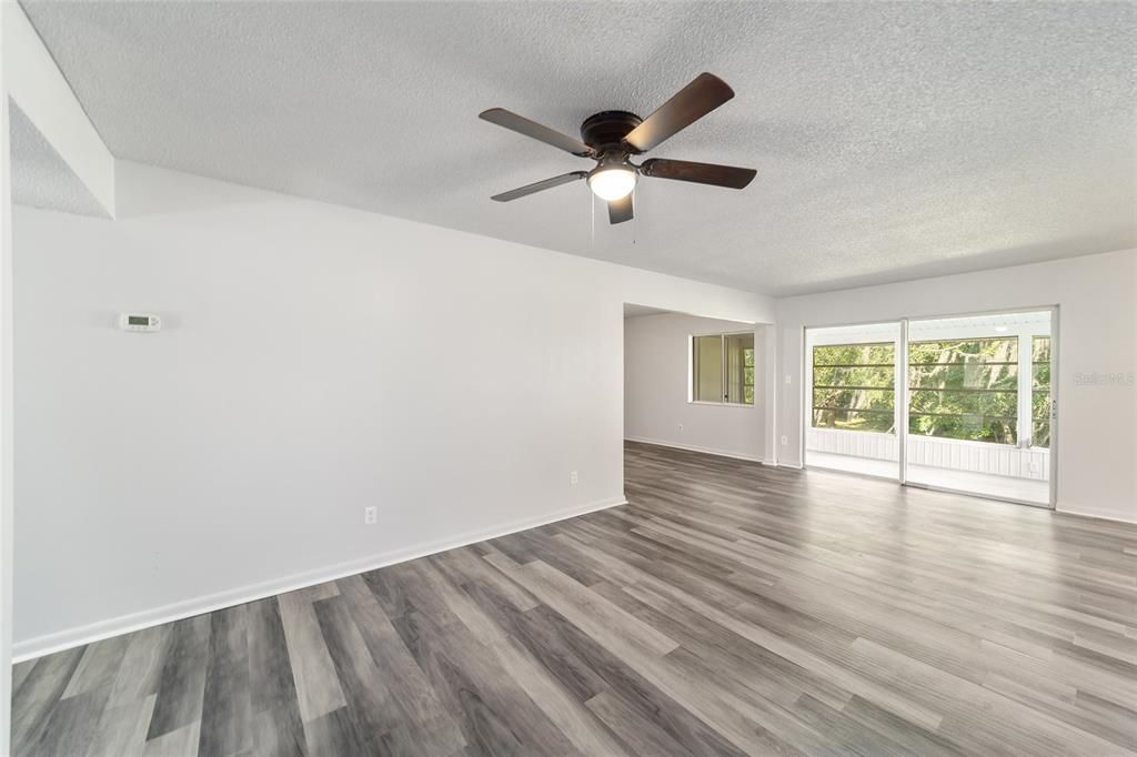 Active With Contract: $149,900 (3 beds, 2 baths, 1304 Square Feet)