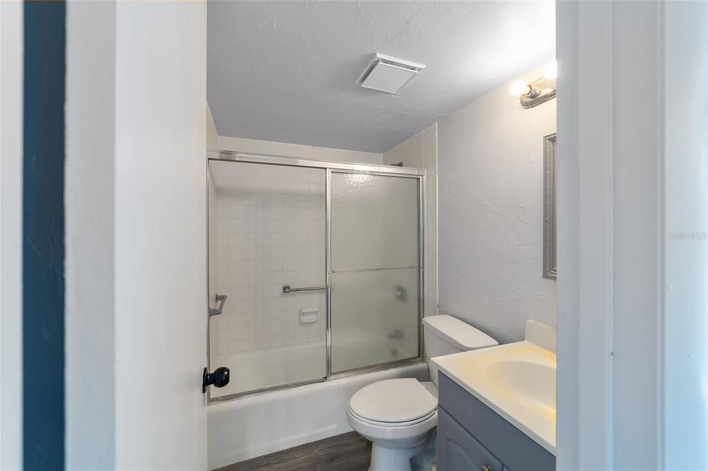 Active With Contract: $135,900 (2 beds, 2 baths, 1304 Square Feet)