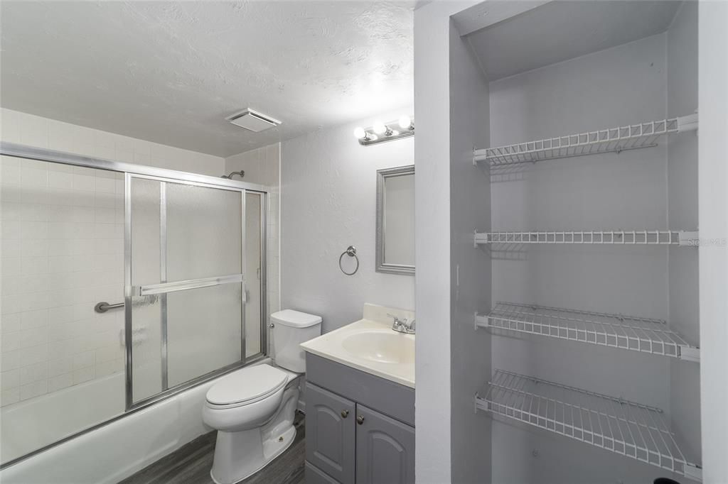 Active With Contract: $135,900 (2 beds, 2 baths, 1304 Square Feet)