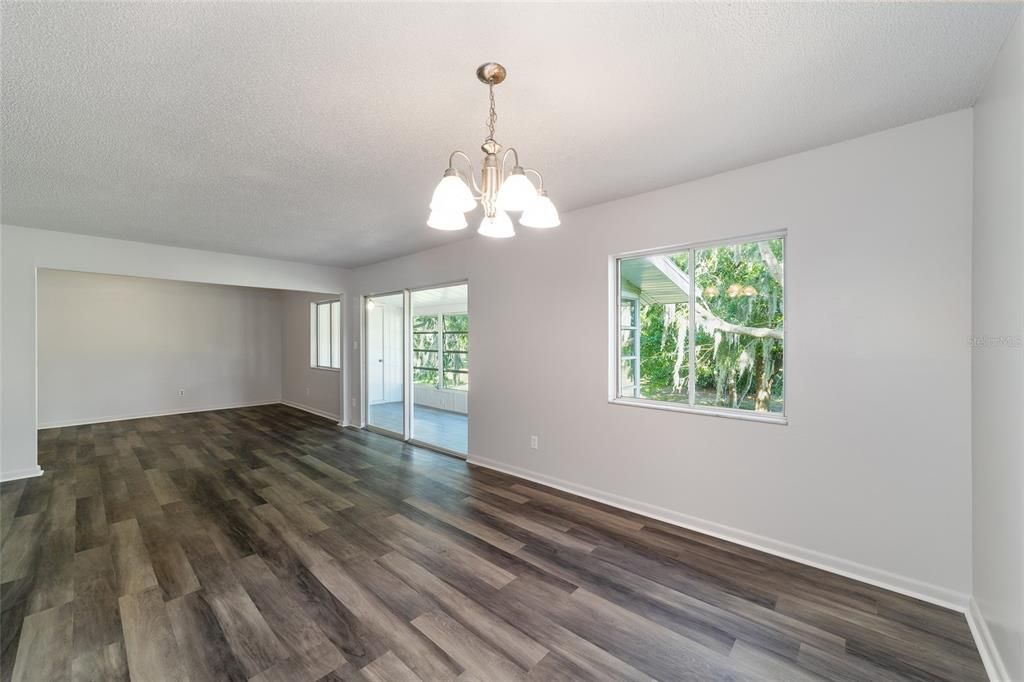 Active With Contract: $149,900 (3 beds, 2 baths, 1304 Square Feet)