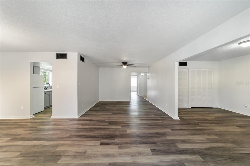 Active With Contract: $135,900 (2 beds, 2 baths, 1304 Square Feet)