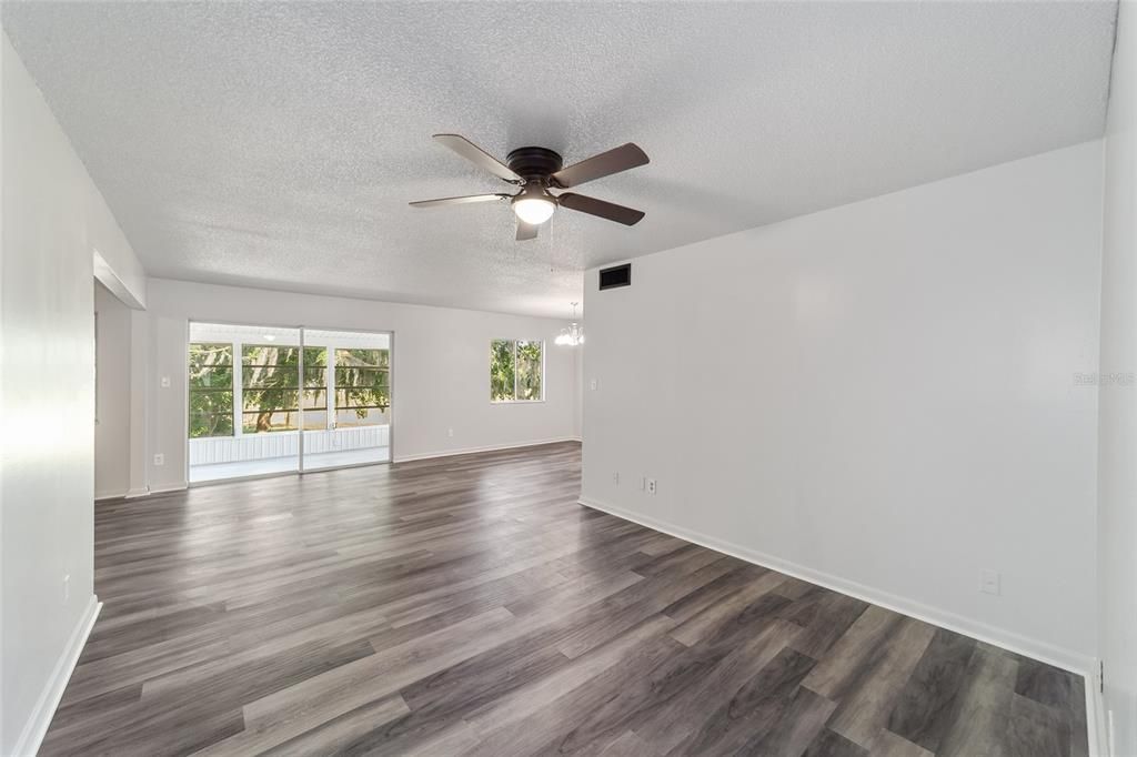 Active With Contract: $149,900 (3 beds, 2 baths, 1304 Square Feet)
