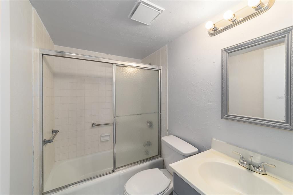 Active With Contract: $149,900 (3 beds, 2 baths, 1304 Square Feet)