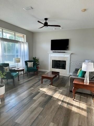 Active With Contract: $430,000 (4 beds, 2 baths, 2086 Square Feet)