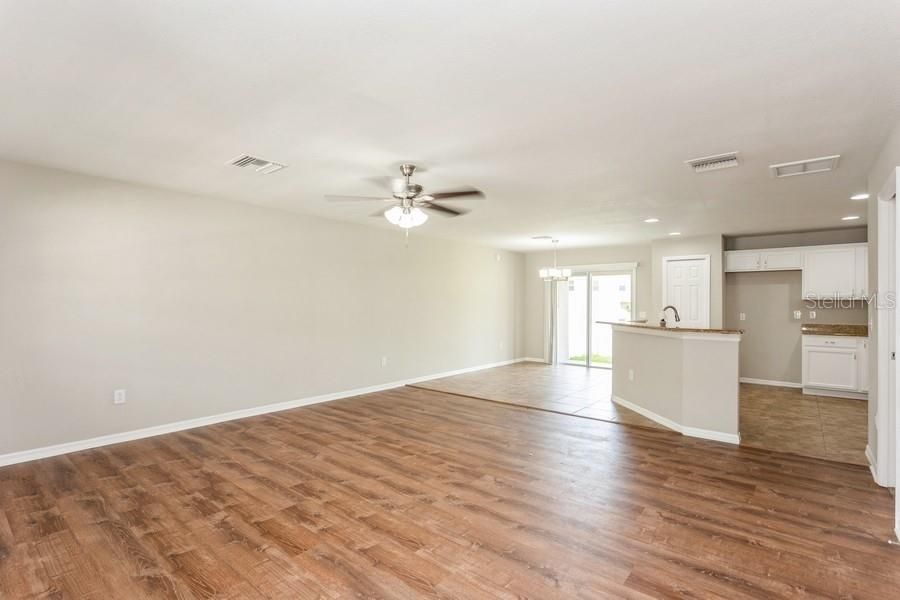 Active With Contract: $295,000 (3 beds, 2 baths, 1576 Square Feet)