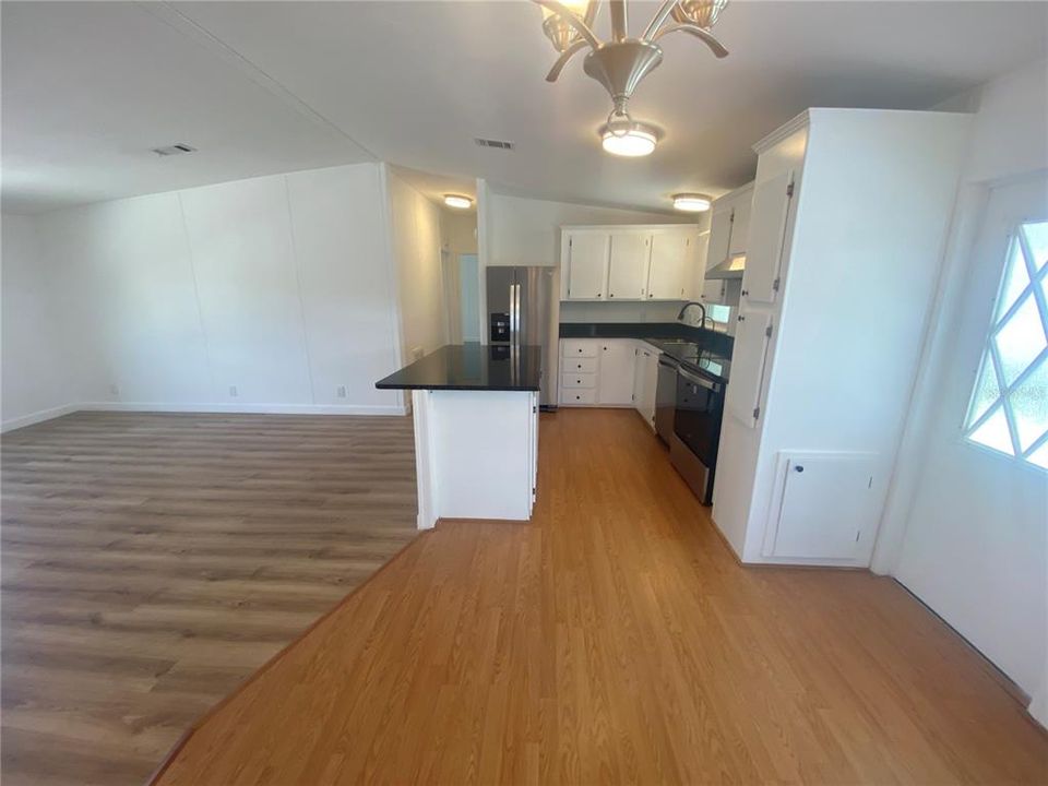 Active With Contract: $150,963 (2 beds, 2 baths, 1092 Square Feet)