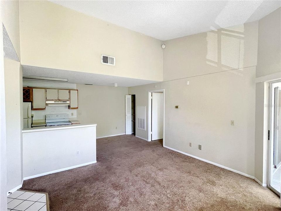 Active With Contract: $148,000 (1 beds, 1 baths, 648 Square Feet)