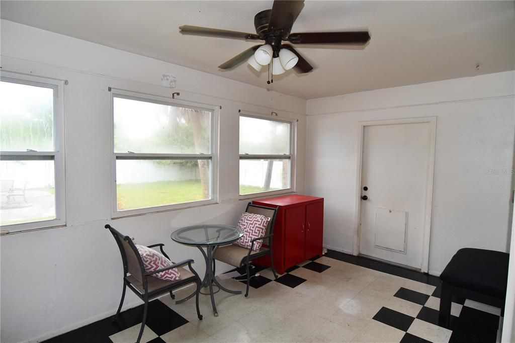 Active With Contract: $199,000 (2 beds, 2 baths, 952 Square Feet)