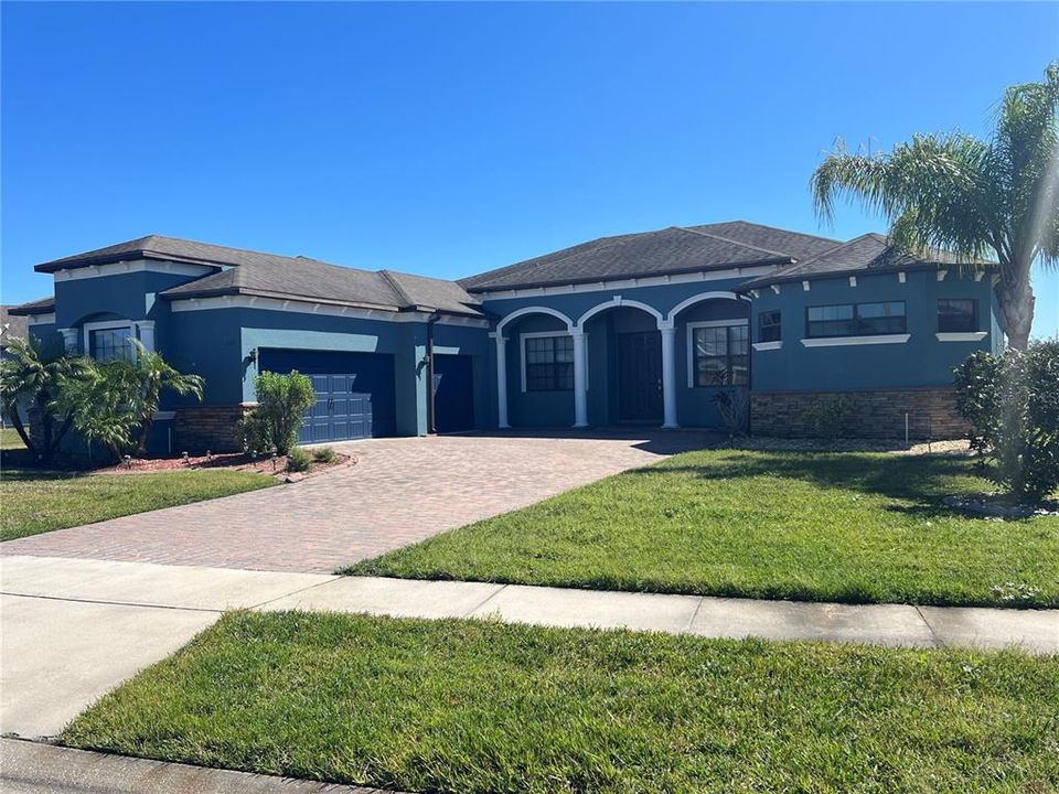 Recently Sold: $480,000 (4 beds, 3 baths, 3080 Square Feet)