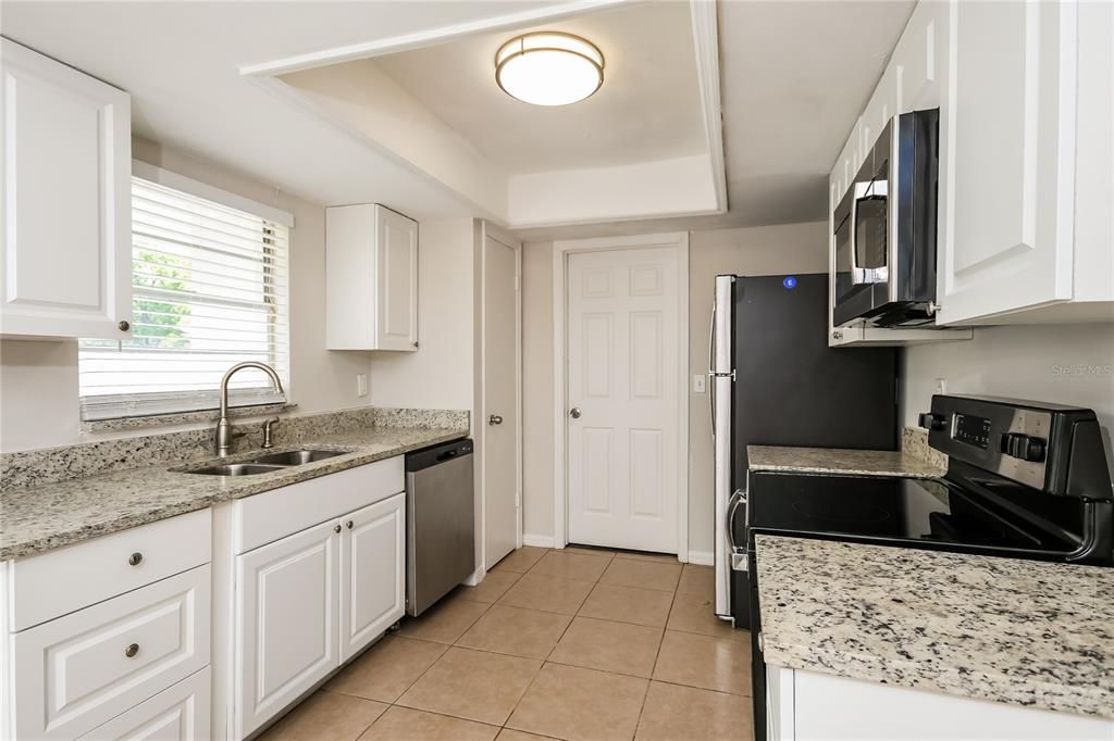 For Sale: $294,900 (3 beds, 2 baths, 1171 Square Feet)