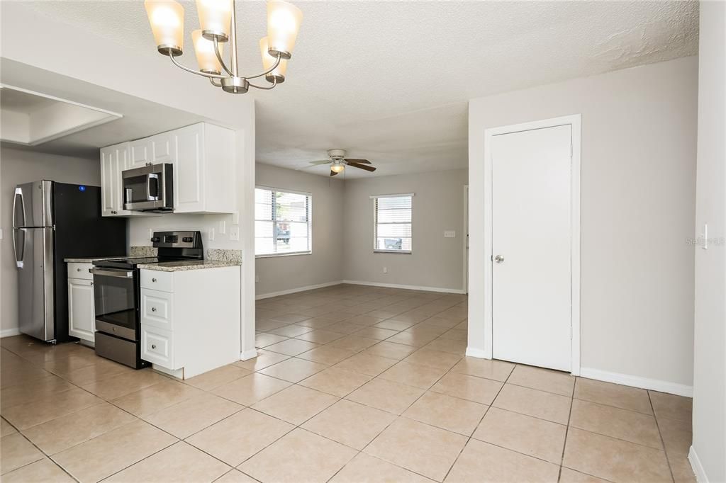 For Sale: $294,900 (3 beds, 2 baths, 1171 Square Feet)