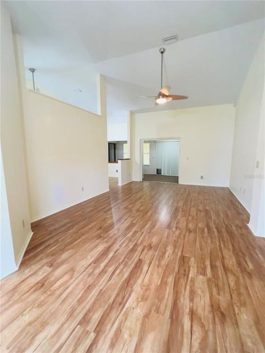 For Sale: $365,000 (3 beds, 2 baths, 1719 Square Feet)