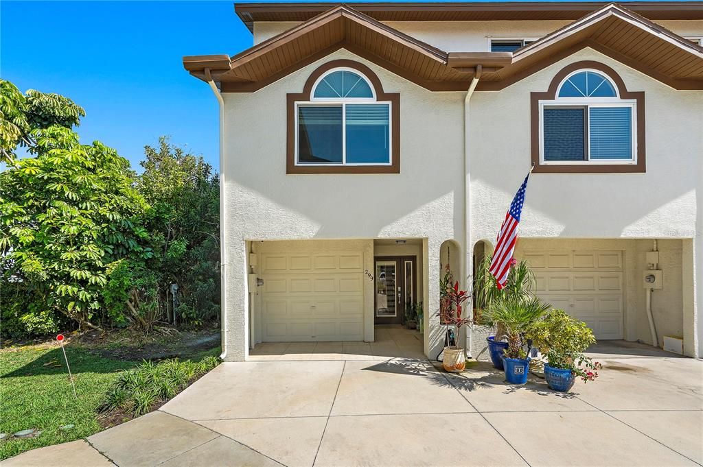 Recently Sold: $925,000 (3 beds, 3 baths, 1585 Square Feet)