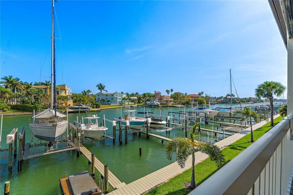 Recently Sold: $925,000 (3 beds, 3 baths, 1585 Square Feet)