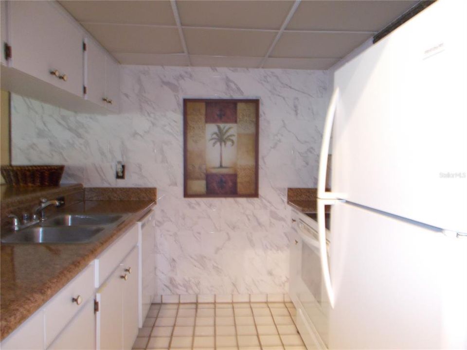 Active With Contract: $114,900 (1 beds, 1 baths, 913 Square Feet)