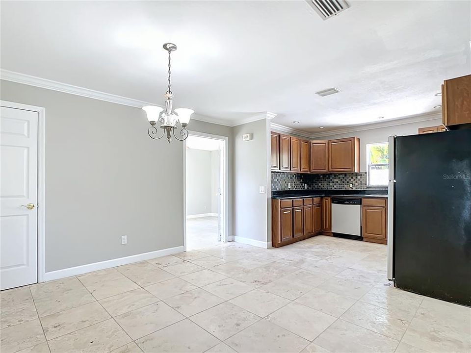 Active With Contract: $2,750 (3 beds, 2 baths, 1276 Square Feet)