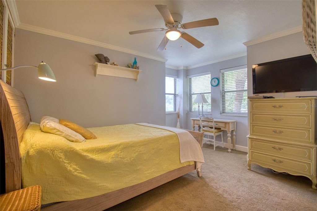 Active With Contract: $2,100 (2 beds, 2 baths, 1175 Square Feet)