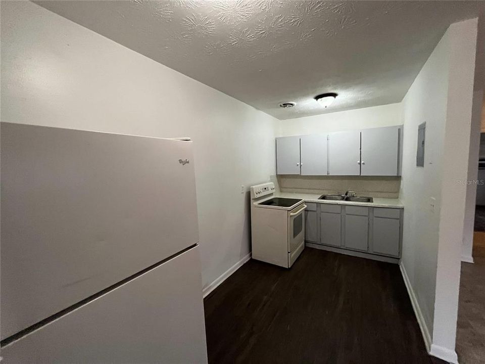 For Rent: $1,050 (2 beds, 1 baths, 716 Square Feet)