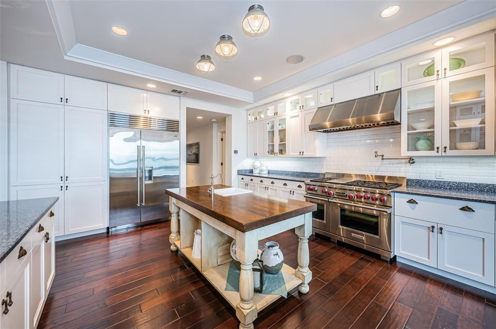 Love to cook? Look at all that space! Custom Center Island w Sink & plenty of prep space!