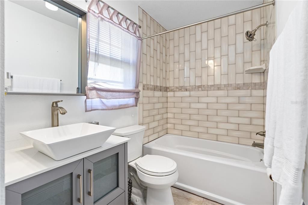 最近售出: $359,000 (3 贝兹, 2 浴室, 1323 平方英尺)