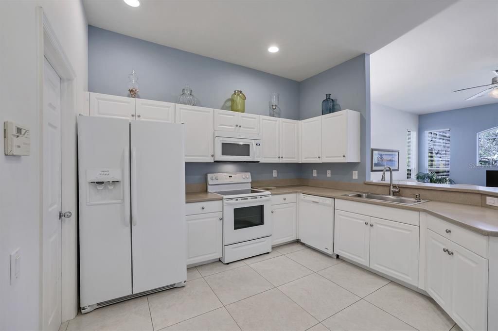 For Sale: $639,900 (4 beds, 2 baths, 2600 Square Feet)