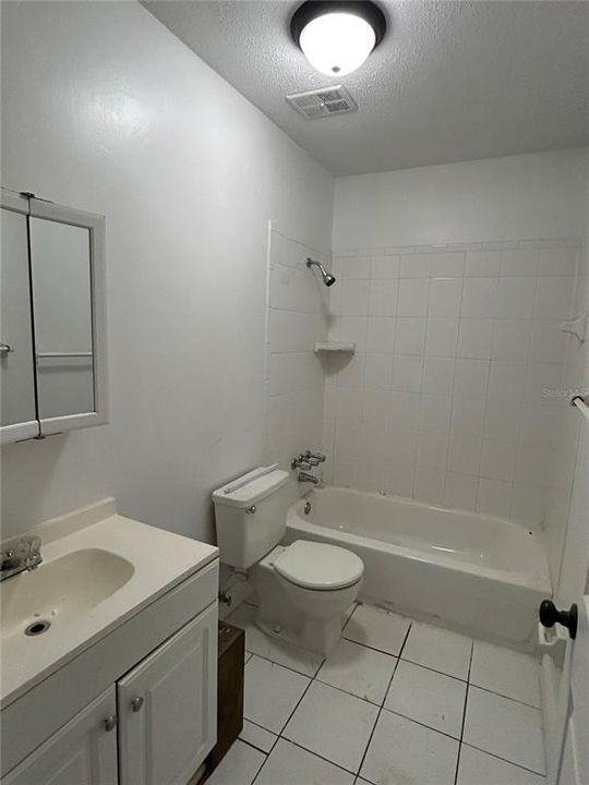 出租: $1,300 (2 贝兹, 1 浴室, 1300 平方英尺)