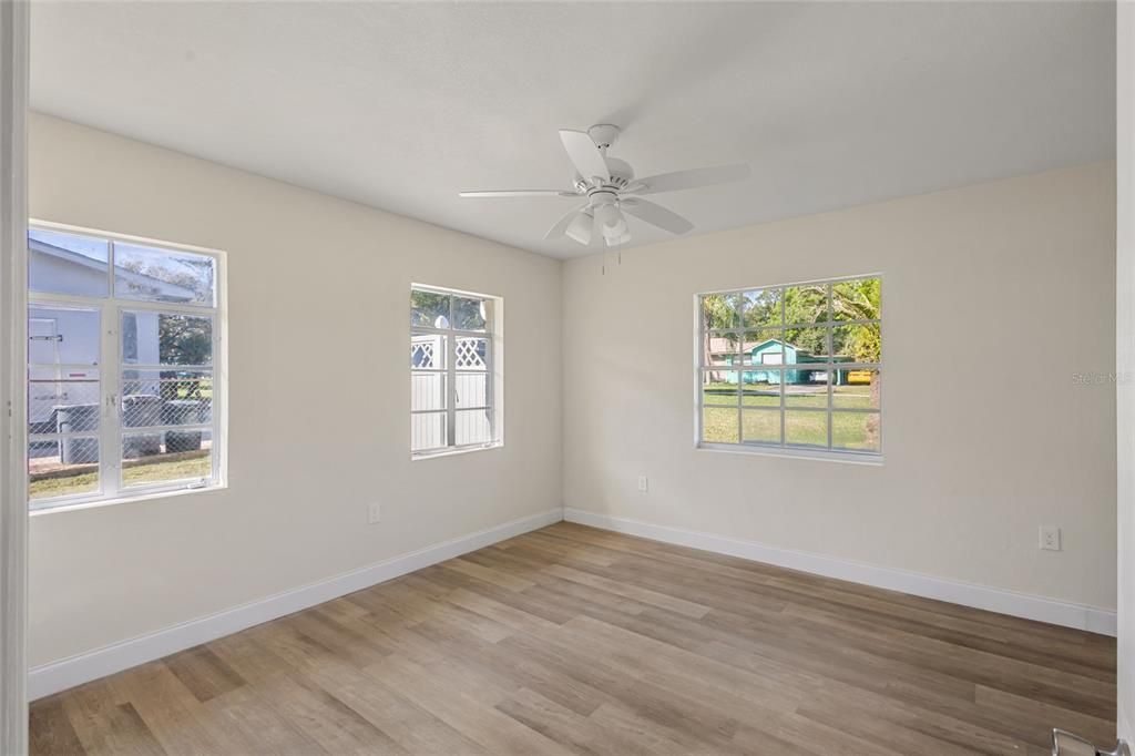 For Sale: $389,000 (3 beds, 2 baths, 1659 Square Feet)