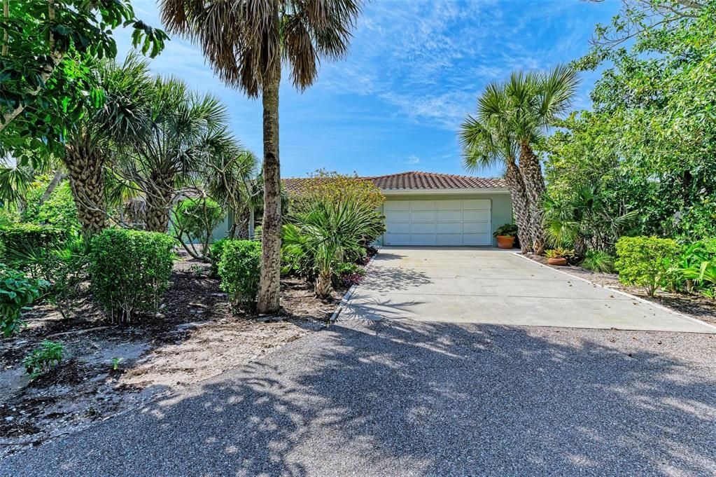 For Sale: $3,845,000 (2 beds, 2 baths, 1787 Square Feet)