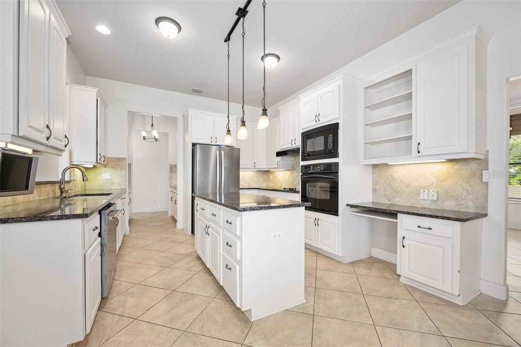 Recently Sold: $1,150,000 (5 beds, 2 baths, 3000 Square Feet)