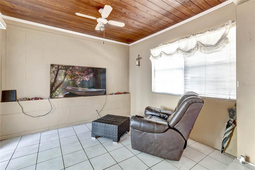 Recently Sold: $195,000 (4 beds, 2 baths, 1383 Square Feet)