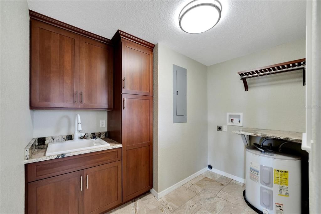 Active With Contract: $429,000 (2 beds, 1 baths, 1111 Square Feet)